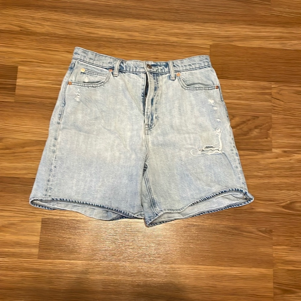Size 10 medium wash mom shorts from Gap.